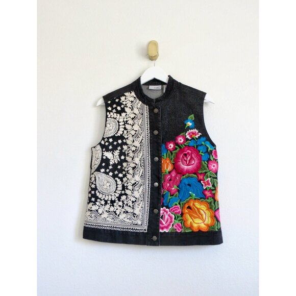 NEW! Chico's Platinum Denim Vest Embroidered Floral Vibrant Colors SZ M - Picture 1 of 7